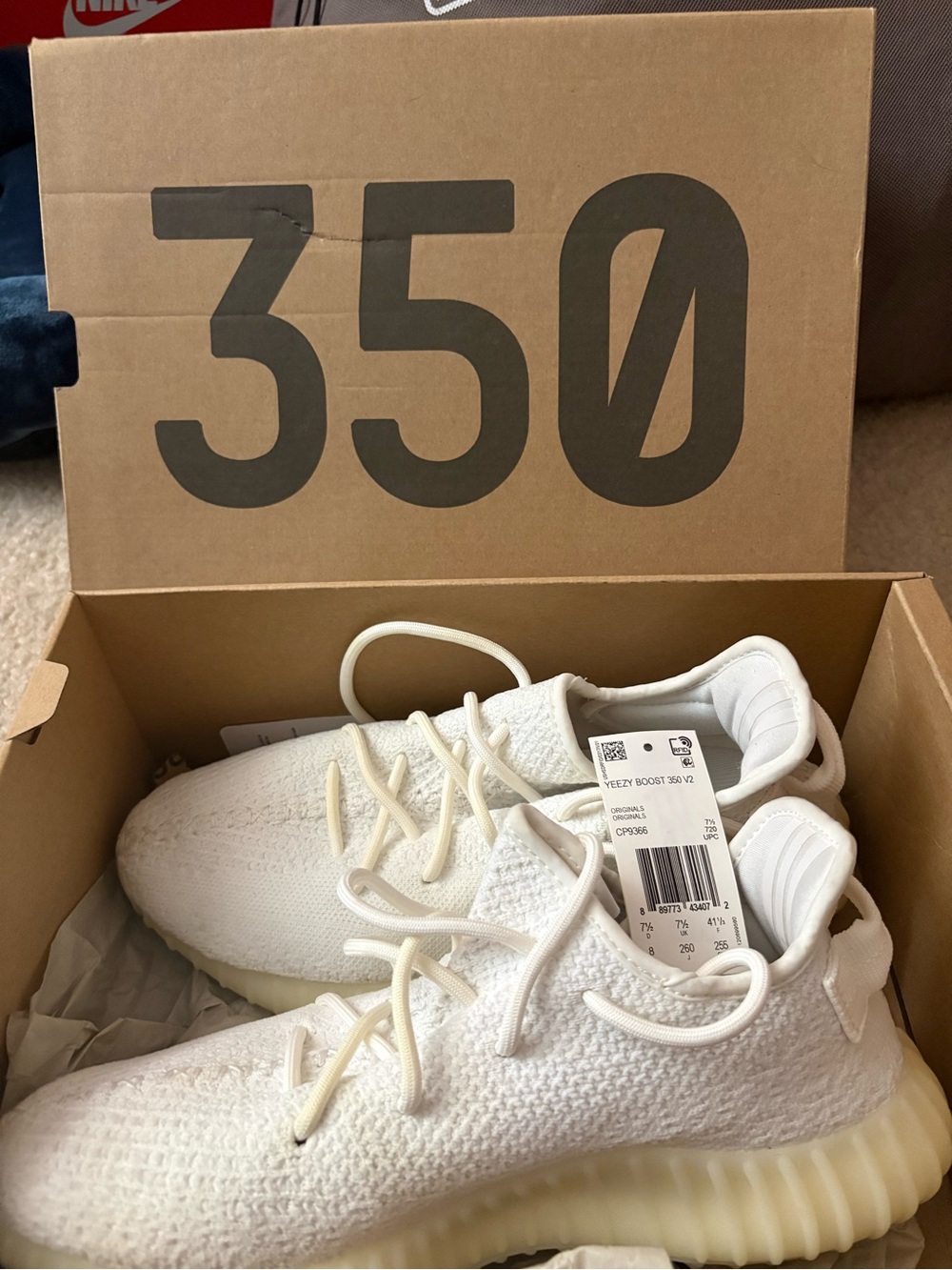 Yeezy shoes Cream Knit Low-Top Sneakers - Picture 3 of 10